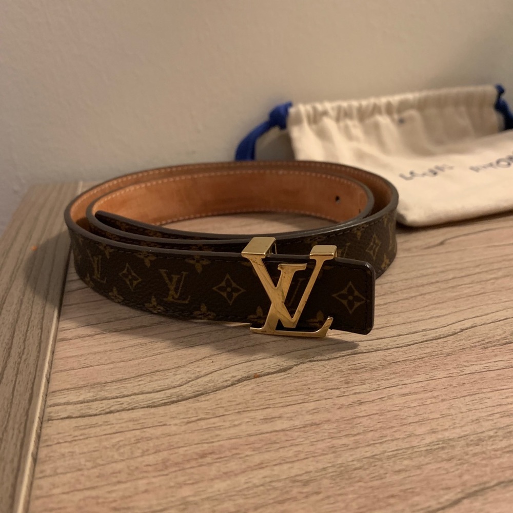 Louis Vuitton 80 cm monochrome belt.